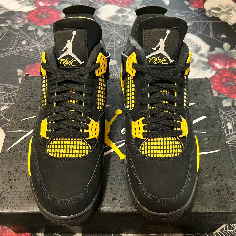 DS 2023 NIKE AIR JORDAN 4 IV THUNDER BLACK/TOUR YELLOW MENS SZ 10 DH6927-017 NIB - Picture 2 of 6